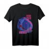Space Cat T-Shirt im Retro Vaporwave Stil mit japanischen Schriftzeichen – Trendiges Design mit Weltraumkatze für Mode und Streetwear