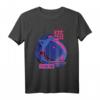Space Cat T-Shirt im Retro Vaporwave Stil mit japanischen Schriftzeichen – Trendiges Design mit Weltraumkatze für Mode und Streetwear