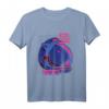 Space Cat T-Shirt im Retro Vaporwave Stil mit japanischen Schriftzeichen – Trendiges Design mit Weltraumkatze für Mode und Streetwear