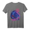 Space Cat T-Shirt im Retro Vaporwave Stil mit japanischen Schriftzeichen – Trendiges Design mit Weltraumkatze für Mode und Streetwear