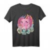 Süßes Axolotl Okkult-Goth Kawaii T-Shirt für Anime, Hexen & Gothic Fans – Japanisches Design mit Totenköpfen & Kerzen