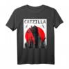 Catzilla im Sonnenuntergang Used-Look T-Shirt – Lustiges Horror-Design, Halloween-Kostüm & Geschenk für Katzenliebhaber und Horror-Fans