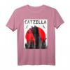 Catzilla im Sonnenuntergang Used-Look T-Shirt – Lustiges Horror-Design, Halloween-Kostüm & Geschenk für Katzenliebhaber und Horror-Fans