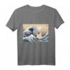 Lustiges Anime-Katzen T-Shirt mit japanischen Kanagawa-Wellen – Perfekt für Kulturliebhaber, Otaku und Katzenfans