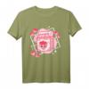 Japanisches Kawaii Erdbeermilch Shake Anime T-Shirt - Süßes Design für Manga- und Animefans in Rosa und Pink