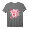 Japanisches Kawaii Erdbeermilch Shake Anime T-Shirt - Süßes Design für Manga- und Animefans in Rosa und Pink