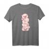 Niedliches Kawaii Anime T-Shirt mit Schweinen auf einem Stapel – Japanisches Ästhetisches Design für Anime- und Kawaii-Fans