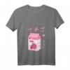Damen Kawaii Japanisches Erdbeer Milch Getränk T-Shirt mit V-Ausschnitt - Retro Manga Design, Humorvoll & Perfektes Geschenk für Japan-Fans