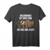 Irgendwas Ist Hier Faul Faultier Büro Faulenzer Morgenmuffel T-Shirt - Lustiges Statement für Arbeit, Baustelle & Bürohumor