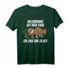 Irgendwas Ist Hier Faul Faultier Büro Faulenzer Morgenmuffel T-Shirt - Lustiges Statement für Arbeit, Baustelle & Bürohumor