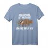 Irgendwas Ist Hier Faul Faultier Büro Faulenzer Morgenmuffel T-Shirt - Lustiges Statement für Arbeit, Baustelle & Bürohumor
