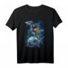 Aquaman Movie T-Shirt – Swimming with Sharks, Offiziell lizenziert, für Erwachsene, Kinder & Damen
