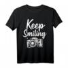 Fotografie Keep Smiling T-Shirt – Lustiges Kamera Motiv für Fotografen, Fotografie-Liebhaber & Geschenkideen zu Geburtstag & Weihnachten
