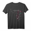 Techno Abstrakte Kunst T-Shirt mit geometrischen Formen in Rot und Grau – Modernes Design, perfekt für Techno-Fans und Kunstliebhaber