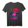 Synthwave Kunst-inspiriertes WatFlamingo T-Shirt im 80er Retro-Stil mit Glitch Art, Sonne und Palmen - Perfekt für Vaporwave und Outrun Fans