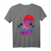 Synthwave Kunst-inspiriertes WatFlamingo T-Shirt im 80er Retro-Stil mit Glitch Art, Sonne und Palmen - Perfekt für Vaporwave und Outrun Fans