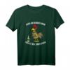 Auch ein blindes Huhn findet mal einen Korn Alkohol Party T-Shirt – Lustiges Geschenk für Sauftouren, Junggesellenabschiede & Festivals