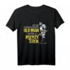 Never Underestimate An Old Man With A Hockey Stick - Humorvolles Eishockey T-Shirt für Fans, Spieler und Trainer