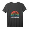 Damen Om Namaste Retro Meditation Workout Yoga T-Shirt mit V-Ausschnitt – Perfektes Geschenk für Yoga-Liebhaber, Lehrer & Achtsamkeits-Enthusiasten