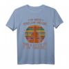Lustiges PEACE LOVE LIGHT Yoga T-Shirt für Lehrerinnen - Geschenkidee für Yoga, Meditation & Weltyogatag