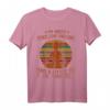 Lustiges PEACE LOVE LIGHT Yoga T-Shirt für Lehrerinnen - Geschenkidee für Yoga, Meditation & Weltyogatag