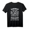 Kunst-Zitat 'They call to me in the halls of Valhalla Vikings' T-Shirt – Modernes Wikinger Design, ideales Geschenk für Freunde, Party und Alltag