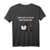 I'm not lazy I'm just on power saving mode - Lustiges Pinguin Zitat T-Shirt für Tierliebhaber & Humorfreunde
