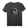Wunderschönes Ying Yang Zen-Steine Sandkunst T-Shirt – Spirituelles Yoga- und Meditationsoutfit, Perfekt als Geschenk für Harmonie und Balance