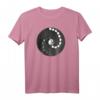 Wunderschönes Ying Yang Zen-Steine Sandkunst T-Shirt – Spirituelles Yoga- und Meditationsoutfit, Perfekt als Geschenk für Harmonie und Balance