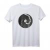 Wunderschönes Ying Yang Zen-Steine Sandkunst T-Shirt – Spirituelles Yoga- und Meditationsoutfit, Perfekt als Geschenk für Harmonie und Balance