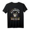 Auf Einen Ständer Gehört Ein Ordentliches Becken Schlagzeug T-Shirt - Lustiges Musiker Shirt für Drummer, Band & Konzert