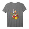 Astronaut spielt Schlagzeug Kinder T-Shirt - Galaxie Weltraum Motiv, ideales Geschenk für Musiker, Trommler und Space-Fans zu Geburtstage & Weihnachten