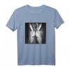 Sexy Girl T-Shirt mit Handschellen und String - Provokantes Grafisches Top für Männer und Frauen