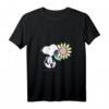 HapKitten Snoopy rosa Gänseblümchen T-Shirt – Lizenzprodukt mit V-Ausschnitt für Frauen