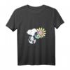 HapKitten Snoopy rosa Gänseblümchen T-Shirt – Lizenzprodukt mit V-Ausschnitt für Frauen