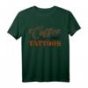 Tattoo Tee Coffee And Tattoos - Lustiges Geschenk für Mütter und Großmütter mit Tattoos zum Mother's Day & Geburtstag