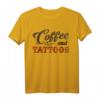 Tattoo Tee Coffee And Tattoos - Lustiges Geschenk für Mütter und Großmütter mit Tattoos zum Mother's Day & Geburtstag