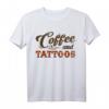 Tattoo Tee Coffee And Tattoos - Lustiges Geschenk für Mütter und Großmütter mit Tattoos zum Mother's Day & Geburtstag