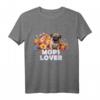 Süßer Mops Welpe & Blumen - MOPS LOVER T-Shirt für Hundeliebhaber, Geschenkidee für Freunde & Familie