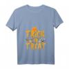 Damen Trick or Treat Halloween T-Shirt mit V-Ausschnitt – Lustiges Motiv mit Kürbis, Spinnennetz & Süßigkeiten für Partys & Geschenke