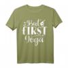 Funny But First Yoga T-Shirt – Lustiges Geschenk für Yoga-Liebhaber, Freunde & Familie zu Geburtstag, Weihnachten, Valentinstag & mehr